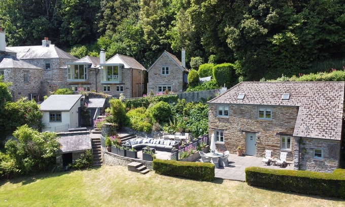 Kingsbridge Cottage | The Grange - 5 cottages that sleeps 23 guests in 12 bedrooms