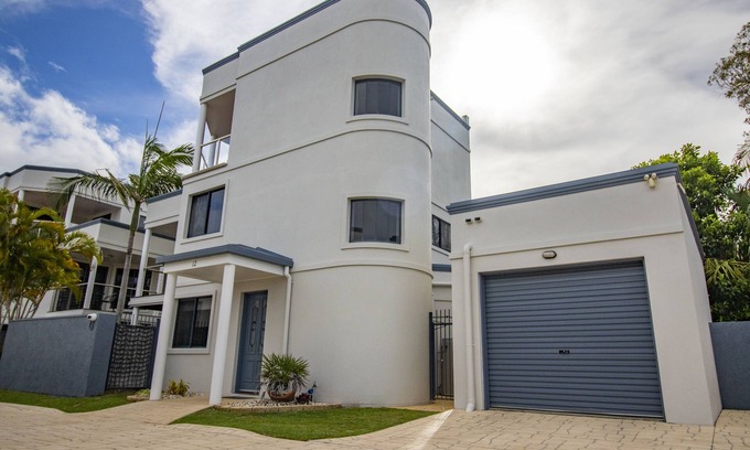 Urangan Villa | The Grange Resort Family Accommodation