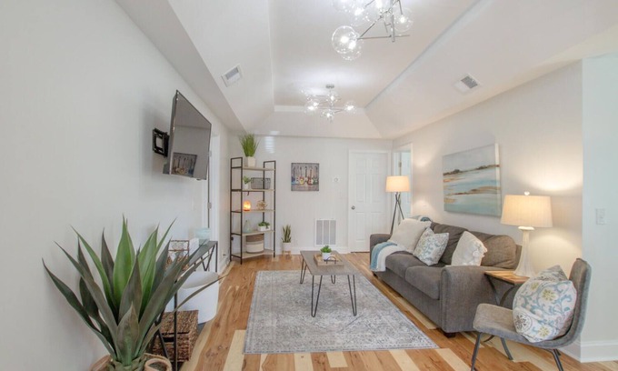 Hillsboro Village Condo | The Grant★Heart of Hillsboro Village on foot★Free Parking, 11 mins to downtown!