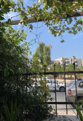 Amman House | The Grapevine House -Just female بيت و كرمة للسيدات فقط-
