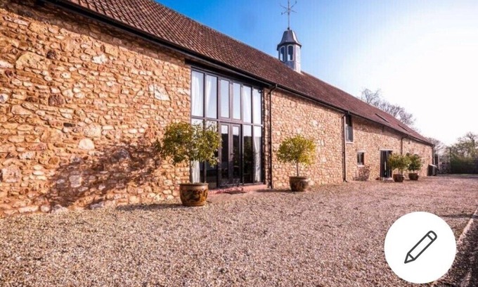 West Buckland House | The Great Long Barn Somerset Stays frm £100-£150pppn Festive from 1-3 nights £5k