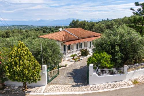 Petaleia Apartment | The Green Cottage 1