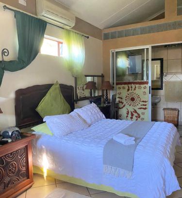 Phalaborwa Apartment | The green room