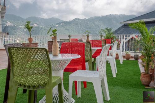 Dharampur Apartment | The Green Trails Kasauli I Guaranteed Best Price I Serviced Villa I Open Air Rooftop I Couple Friendly I Pvt Balcony I Kasauli By Exotic Stays