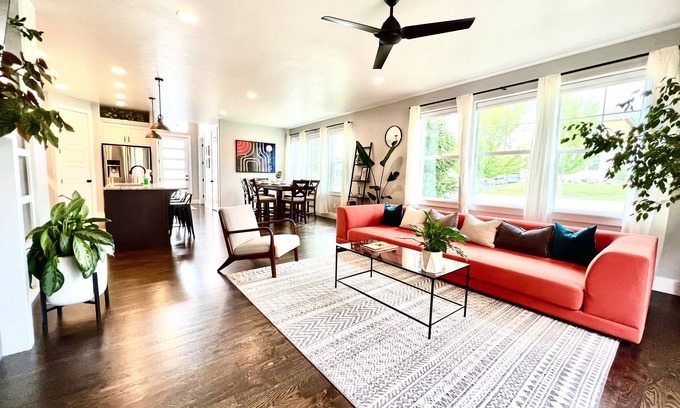 Harris Ranch House | The Greenbelt Getaway- Views, Pets, Games, Fun!