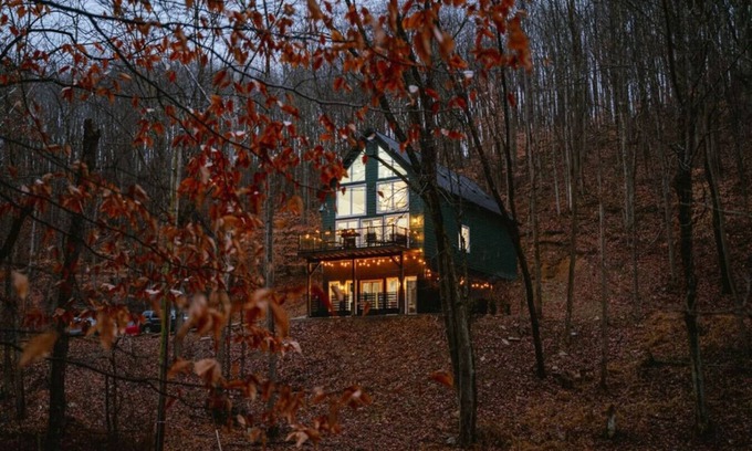 Laurelville Cabin | The Greenhouse with Indoor Slide close to Hocking Hills