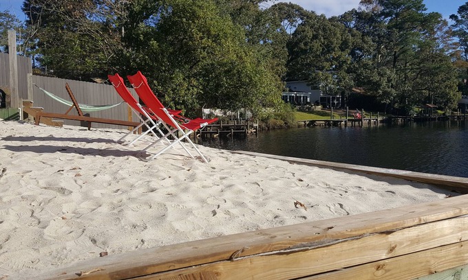 Brices Creek House | The Grey Goose (Waterfront) Historic New Bern - Private Beach - BRING YOUR BOAT!