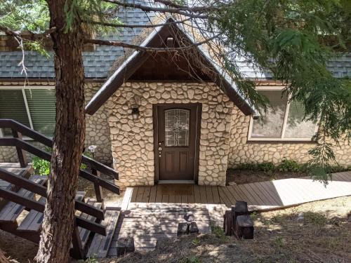 Cedar Glen House | “The Grey Haven” – Secluded home in the woods