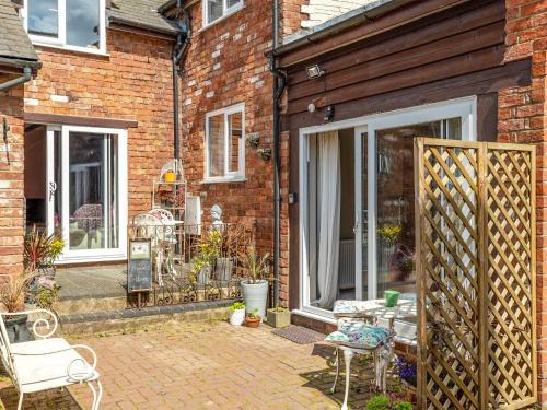 Bishops Castle House | The Grooms Cottage-Uk45659