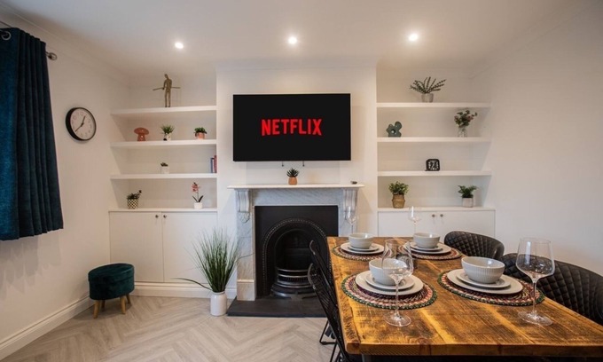 Plaistow and Sundridge Apartment | The Grove BR1, Spacious 2 Bedroom Flat Greater London