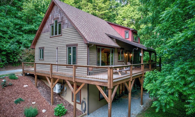 Sugar Grove House | The Guf - Total privacy, 13 mins to downtown Boone, brand new hot tub, pet friendly!
