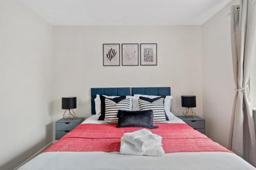Gillingham Villa | The H&S House accommodation