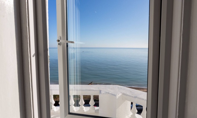 Meads Bed & Breakfast | The Halcyon