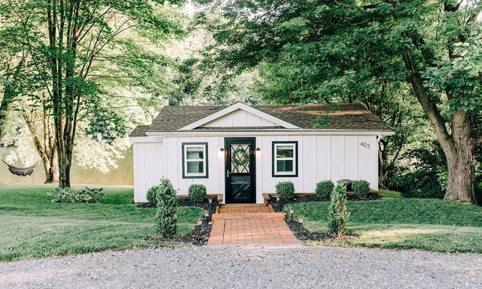 Virginville Cottage | "The Hammock" by the lake