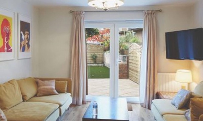 Elephant and Castle Apartment | The Hampton Residence