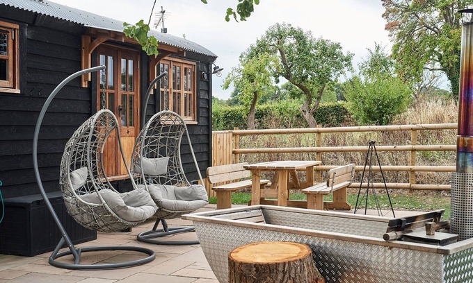 Shrawley Apartment | The Hangout Hut - Luxury Cottages