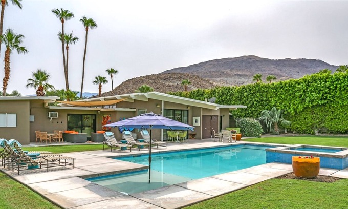 Magnesia Falls Cove House | The Happy Hour Hideaway