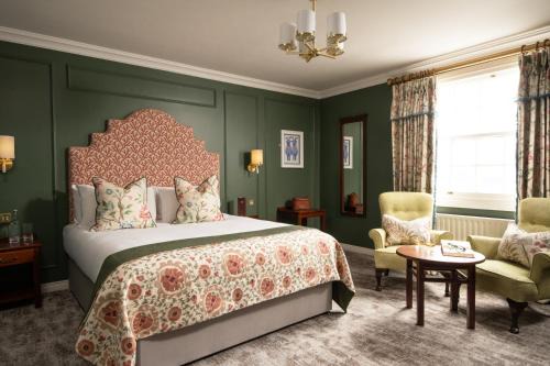 Carnlough Hotel | The Harbourview Hotel