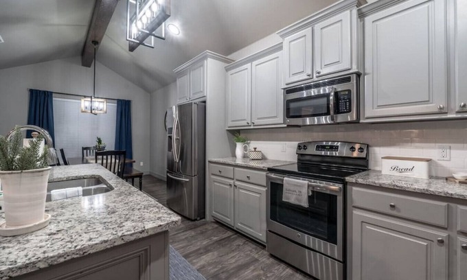 North by Northwest House | The Haven - 3BR/2BA - Clean & Safe New Home