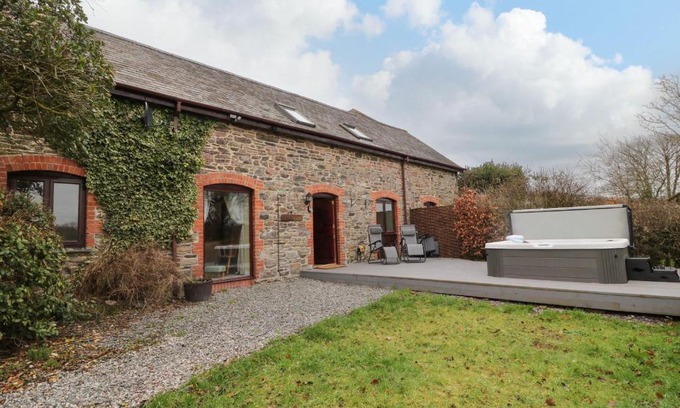South Molton House | The Hawthorns