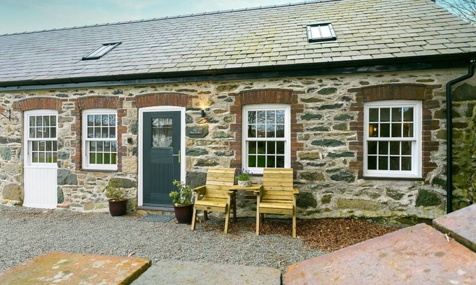 Bryngwran Cottage | The Hayloft - boutique retreat for 2 with hot tub