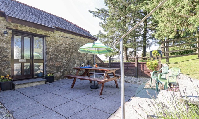 Commonmoor House | THE HAYLOFT, pet friendly, character holiday cottage in St Cleer
