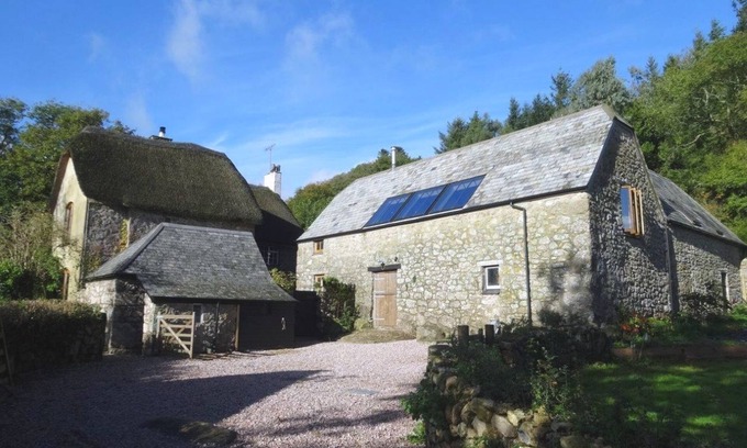 Newton Abbot Cottage | THE HAYLOFT, pet friendly, luxury holiday cottage in Manaton