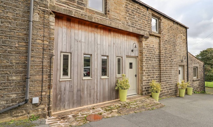Holmfirth Cottage | THE HAYLOFT, romantic in Holme, Yorkshire