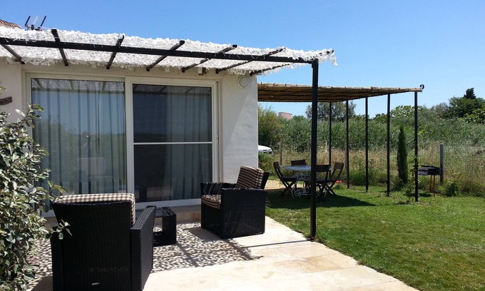 Saintes-Maries-de-la-Mer Apartment | the heart of the Nature Park of the Camargue, charming apartment with large garden