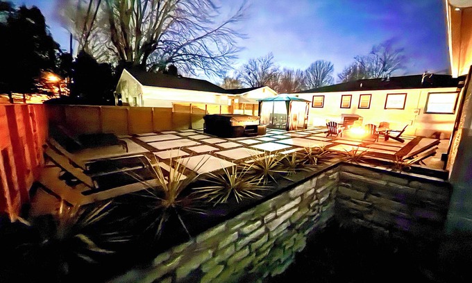 Columbus House | The Headquarters by: BLUE spacious 5 bedrooms Hot tub park!