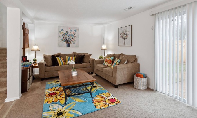 Coliseum Central House | The Heart ❤️ of Hampton- Walking Distance To Mall, Hospital, Coliseum