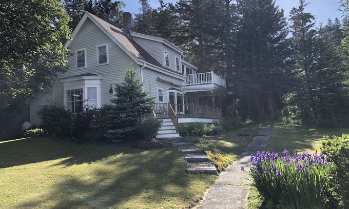 Port Clyde House | The heart of the village