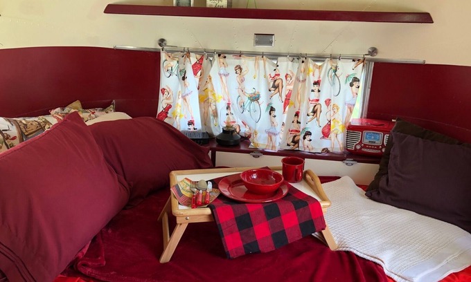 Northeast Kansas City House | The Hedy Lamarr Airstream - Glamping in the City!