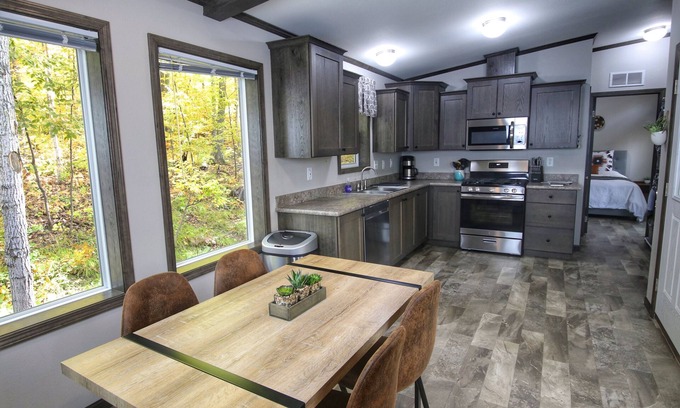 Carlsville Cabin | The Hein Cottage-Beautiful 2 bedroom hideaway in the heart of DC