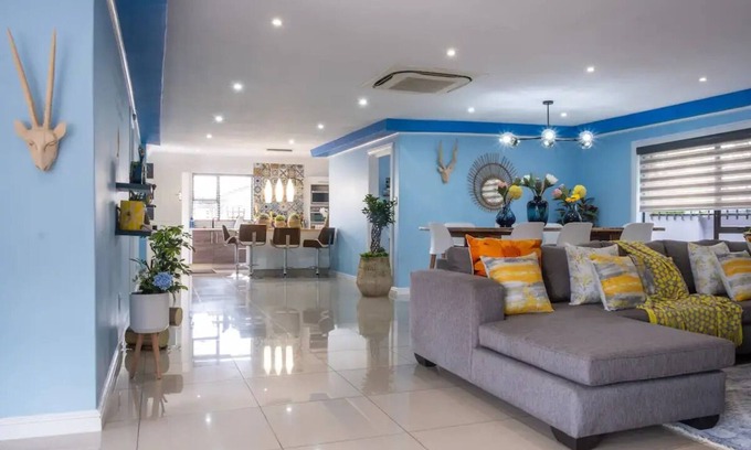 Ekurhuleni House | The Hemingway House 14- 15 min from O.R Tambo.nn