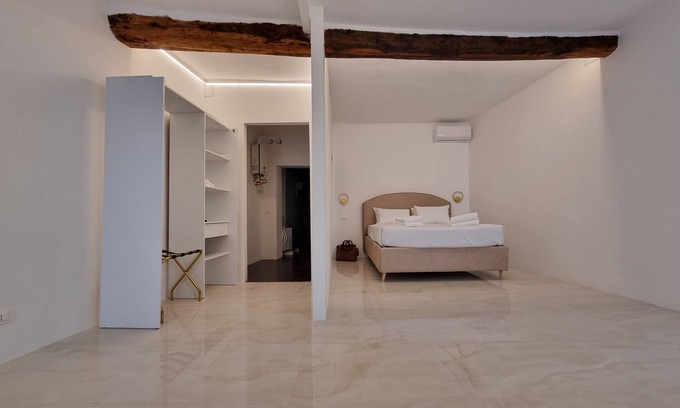 Rione XVI Ludovisi Apartment | The Heritage – Sleeps 4, Between Spanish Steps & Trevi, Rinascente View