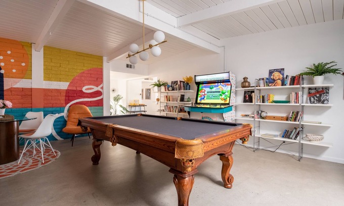 Sunmor House | The Hidden Alexander | Mid-Century, Pool, Arcade, Palm Trees, 10 Min to Downtown