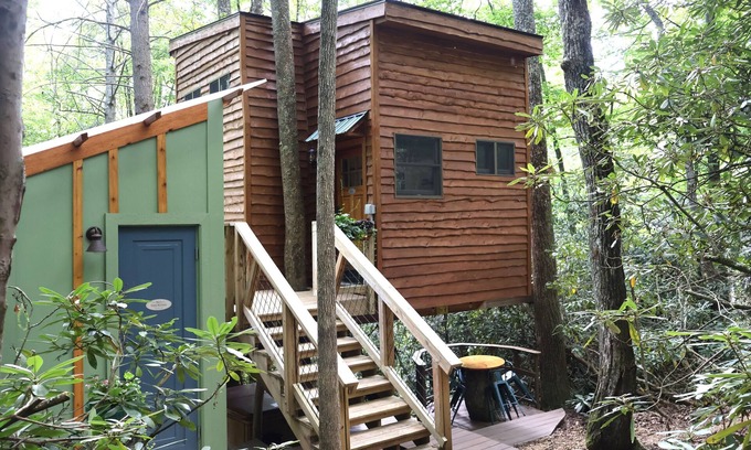 Elizabethton Cabin | The Hidden Hemlock Treehouse: Sleep cozy among the trees with a waterfall view