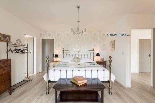 Stroud House | The Hidden House