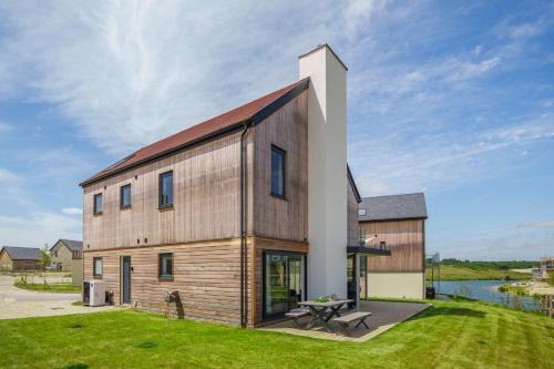 Holworth House | The Hide