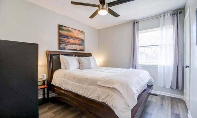 Norfolk - Virginia Beach House | The Hideaway! 3BR Retreat Home Near VB Town Center