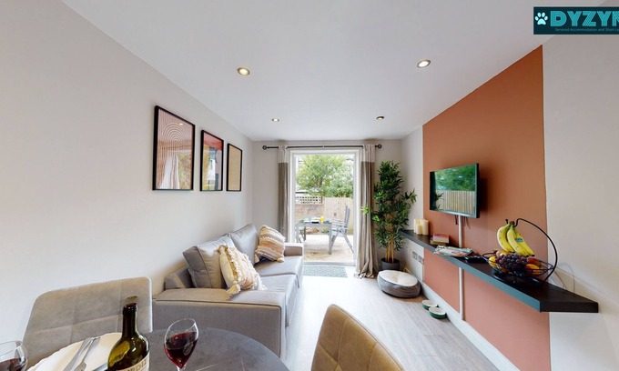 Penylan Apartment | The Hideaway Apt 2 - Garden - Roath Park - Pets Allowed -By DYZYN