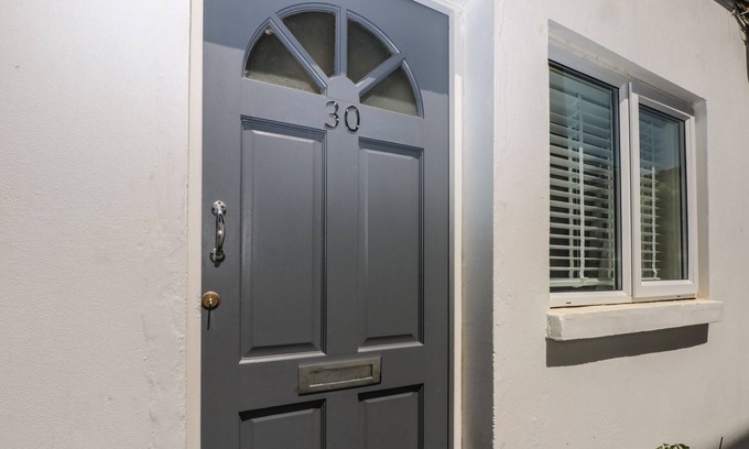 Southsea Cottage | THE HIDEAWAY, family friendly, character holiday cottage in Southsea