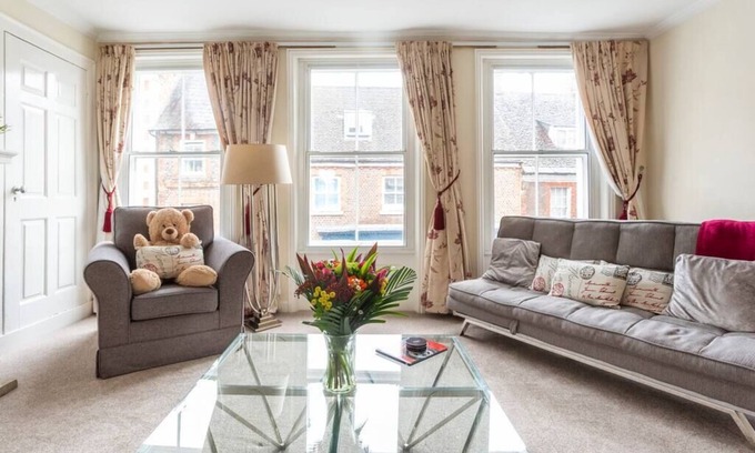 Blandford Saint Mary Apartment | The Hideaway, lovely cozy place in Blandford Forum