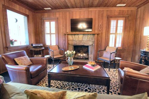 Highlands House | The Hideaway of Horse Cove