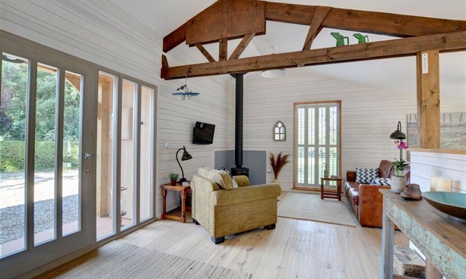 Worth House | The Hideaway - One Bedroom House, Sleeps 2