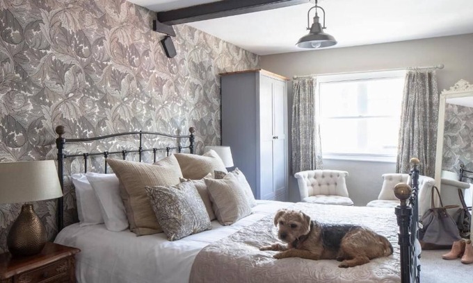 Burford Hotel | The Highway Inn