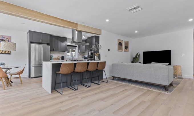 North Tustin House | THE HILLS - Scenic Retreat with Game Room CLOSE TO DISNEY