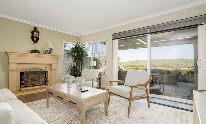 Orange House | The Hillside Hideaway 4BD Home in North Tustin