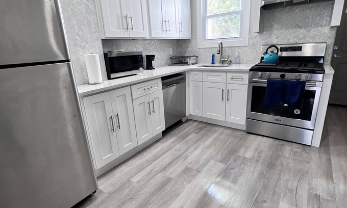 Communipaw House | The Hip-Hop House - Spacious & Nostalgic, SUPER Close to NYC